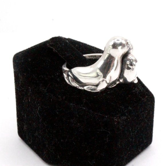 Contemporary Modern Sterling Silver Sea Lions Mom & Pups Ring - Picture 4 of 12